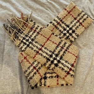Goldflecked lambswool and angora Burberry scarf *authentic*